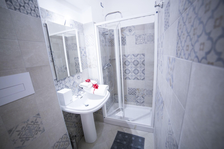 Bathroom 5, Villa Teresa, Messina