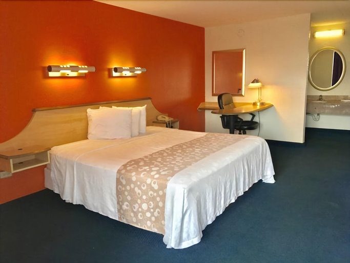 Bedroom 1, Bestway Inn, Warren