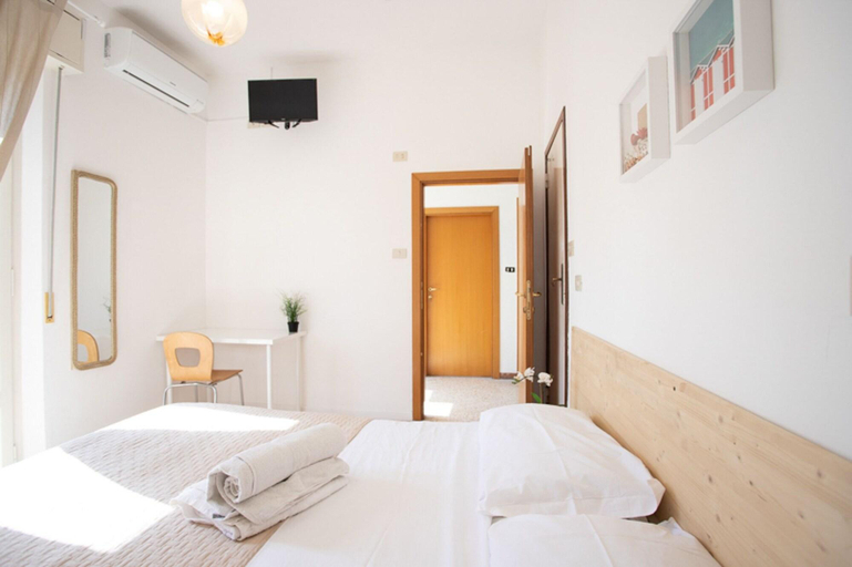 Bedroom 4, Hotel Shaka, Rimini