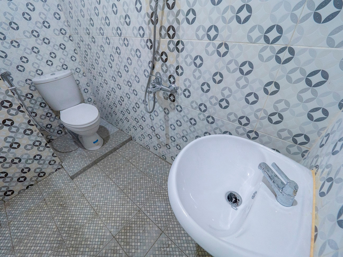 Bathroom 5, Senior Bakara Hotel, Humbang Hasundutan