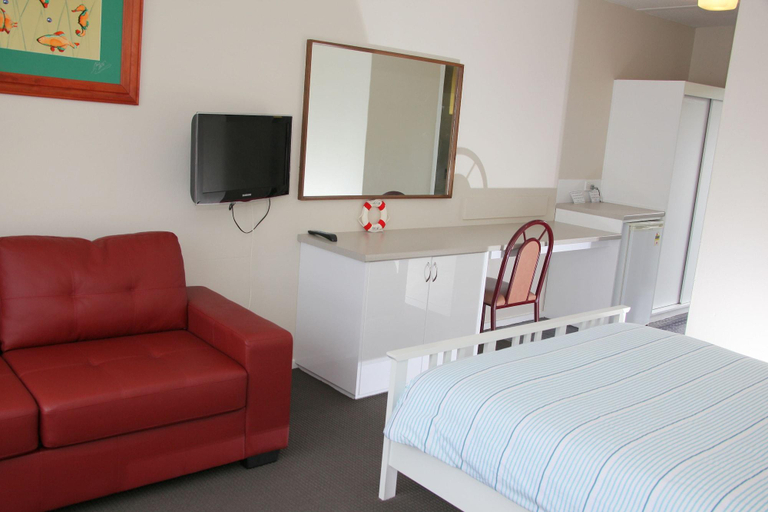 Bedroom 2, Beauty Point Waterfront Hotel, West Tamar - Pt A