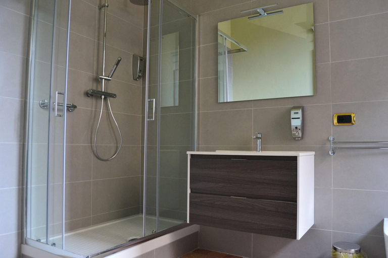 Bathroom 5, Palazzo Roberti, Macerata