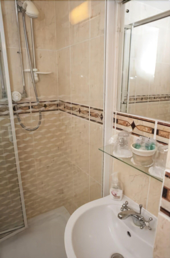 Bathroom 5, The Bull Inn, Shropshire