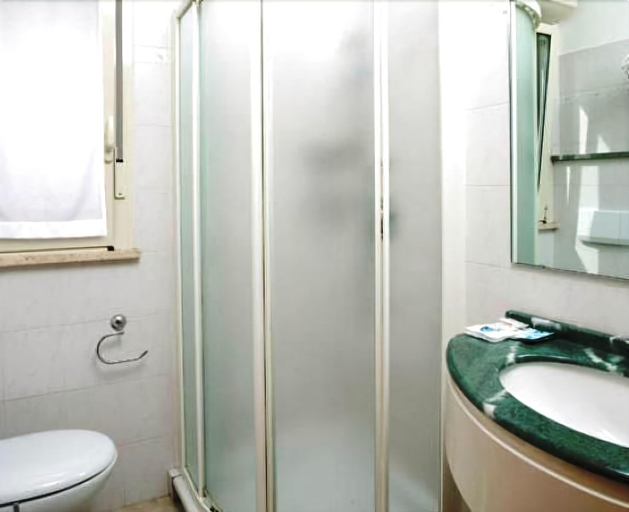 Bathroom 5, Hotel Ambra, Ravenna
