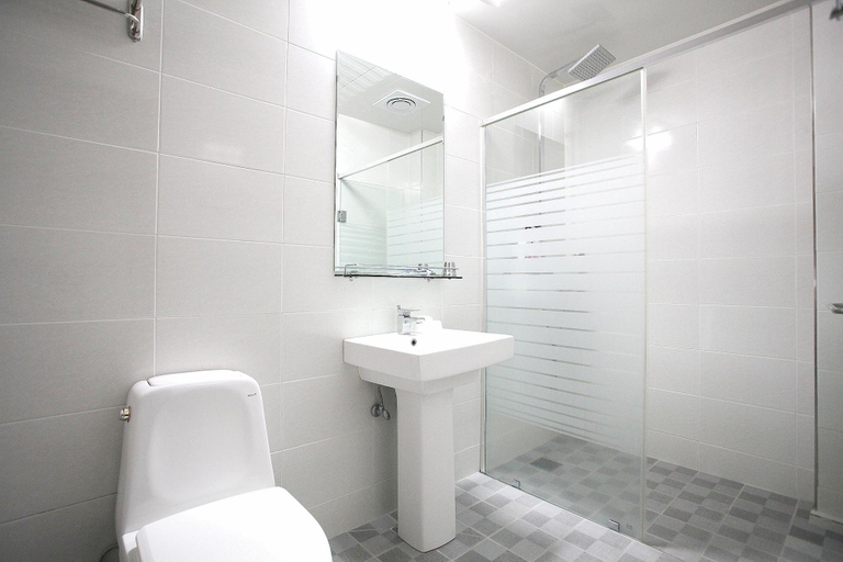 Bathroom 4, Golden Park Hotel, Jeju
