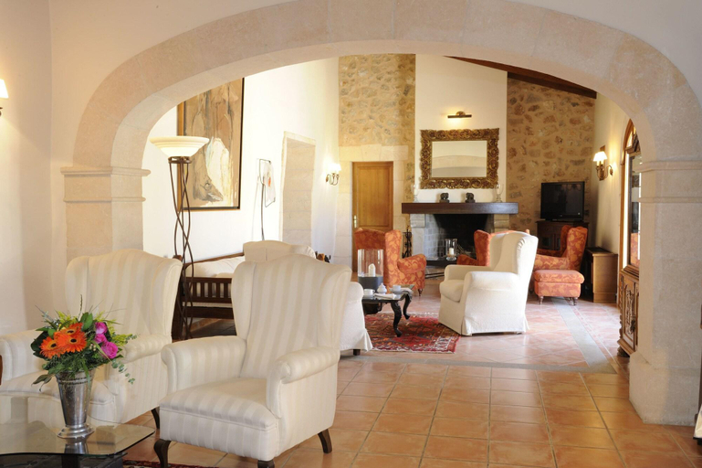 Public Area, Principal Son Amoixa, Baleares