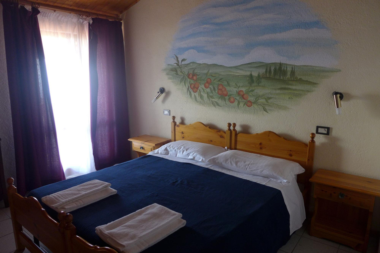 Bedroom 2, Agriturismo Scuderia Castello, Brescia
