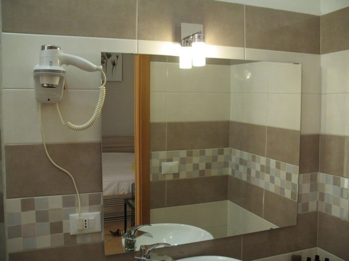 Bathroom 5, B&B Tommaso Fazzello, Messina
