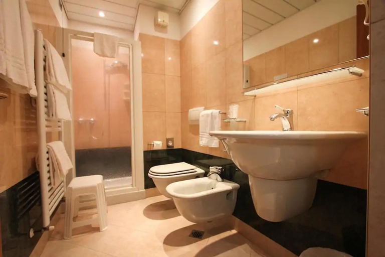 Bathroom 4, Hotel Miro, Verona