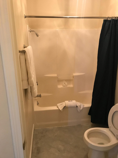 Bathroom 3, Green Gables Inn, Park