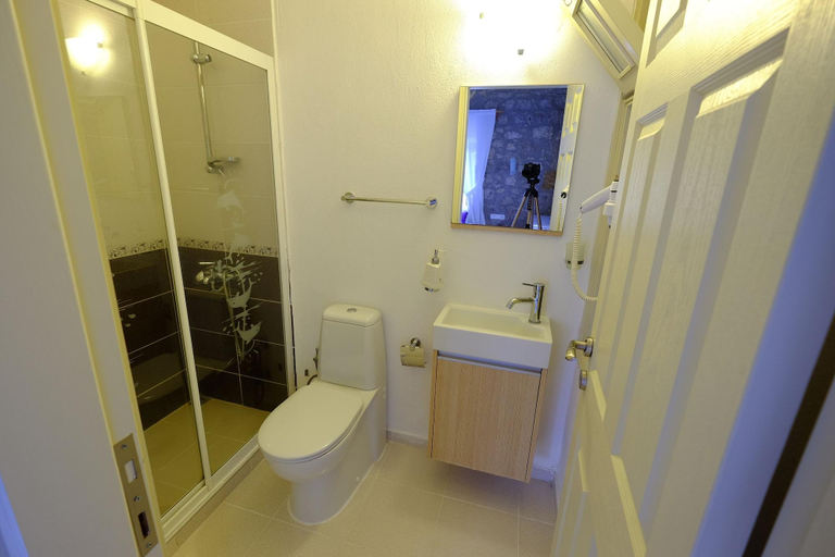 Bathroom 5, Serin Konak, Çeşme