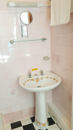 Bathroom 5, The Charlton - Sea Front Apartments & Studio Rooms, Blackpool