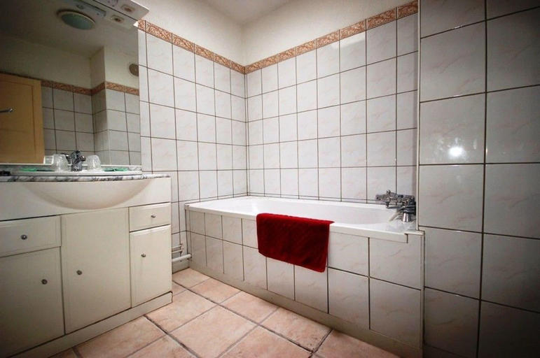Bathroom 5, New Windsor, Seine-Maritime