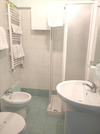 Bathroom 3, Michelangelo BB Rooms, Catania
