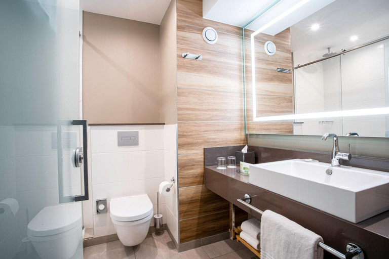 Bathroom 4, Courtyard by Marriott Paris Porte de Versailles, Hauts-de-Seine