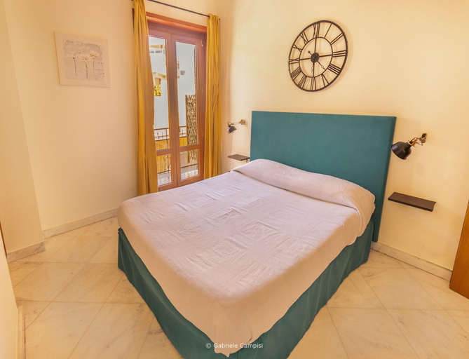 Bedroom 2, Nonna Nina, Syracuse