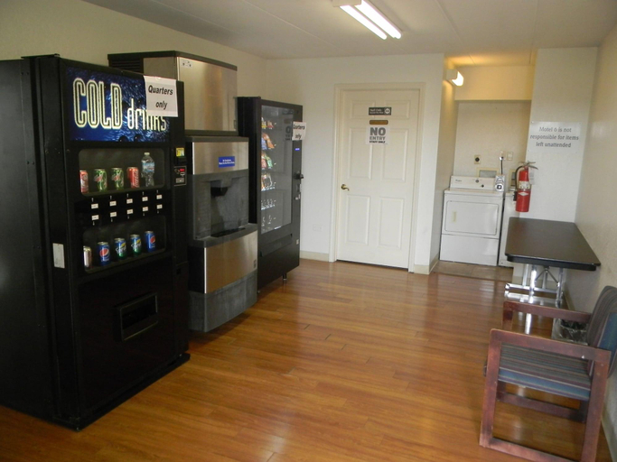 Public Area 2, Bestway Inn, Warren