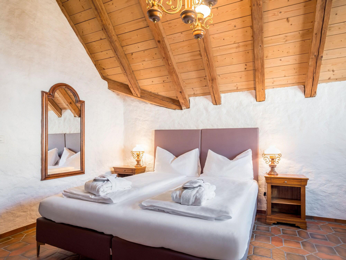 Bedroom 3, Swiss-Chalet Merlischachen - Romantik Schloss-Hotel am See, Küssnacht