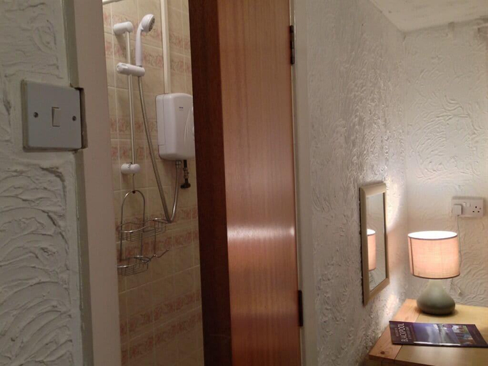 Bathroom 4, Wilsons Hotel - Blackpool Tower View, Blackpool