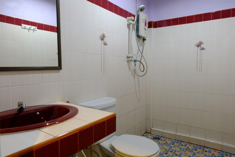 Bathroom 2, Pruksa Riverside Resort, Kanchanadit