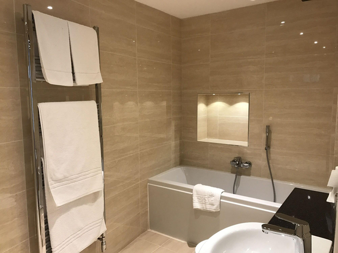 Bathroom 5, Royal Glen, Devon