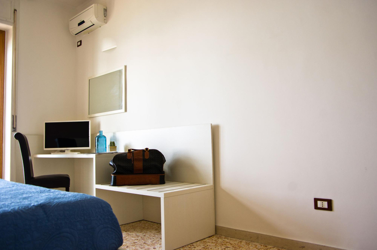 Bedroom 4, Terrazza Marconi Casa vacanze, Salerno