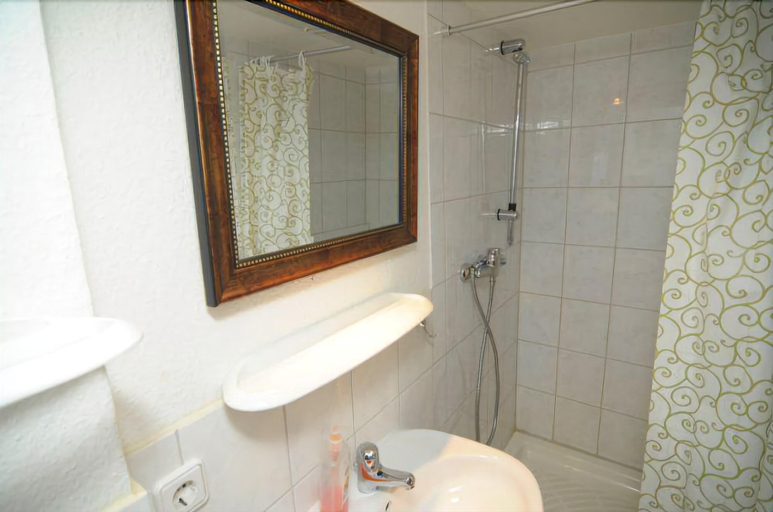 Bathroom 5, Hotel Hirsch, Fulda