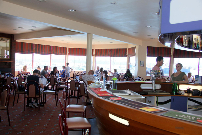 Food & Drinks 5, Beauty Point Waterfront Hotel, West Tamar - Pt A