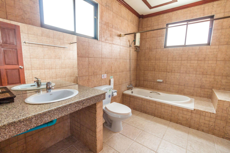 Bathroom 5, Shangrilah Bungalow, Ko Samui