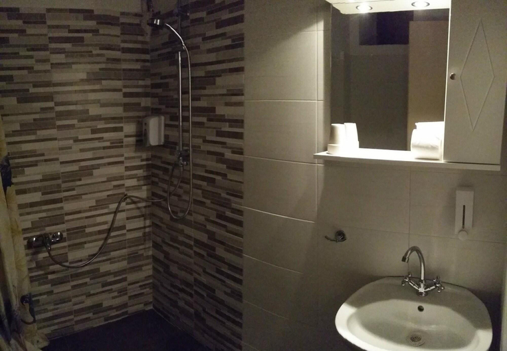 Bathroom 4, Hotel Akti, Peloponnese