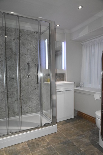 Bathroom 3, Chapelhill Croft Farmhouse B&B, Moray