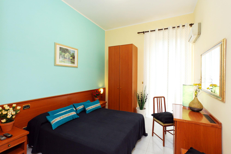 Bedroom 3, Hotel Pisa, Rome