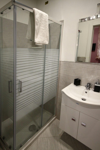 Bathroom 5, B&B Cavirani, Lecce