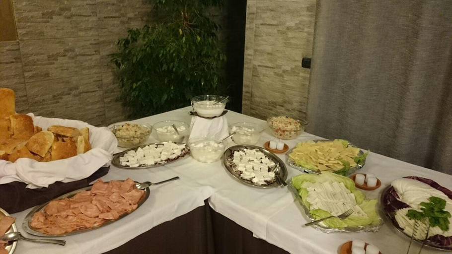 Food & Drinks