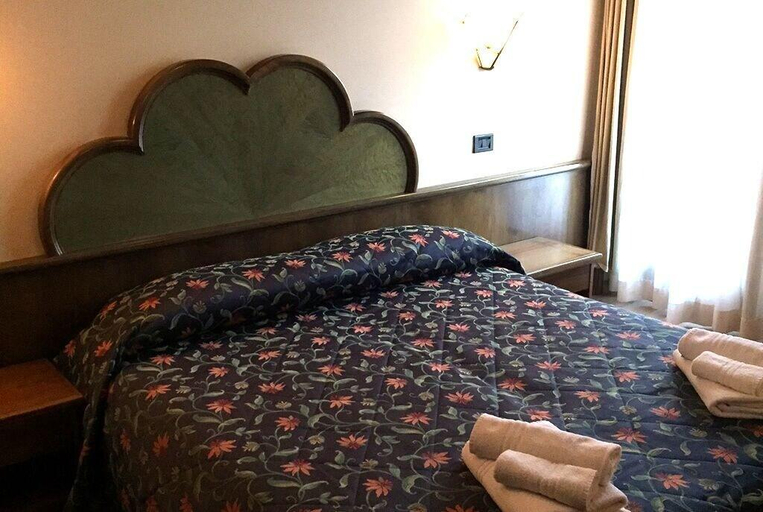 Bedroom 2, Hotel Quadrifoglio, Trento