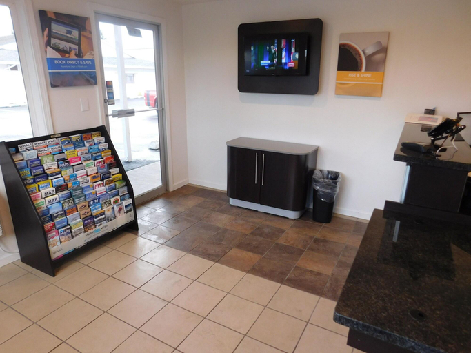 Public Area 2, Motel 6 Burlington, WA, Skagit