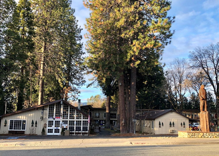 Exterior & Views 2, Shasta Inn, Siskiyou