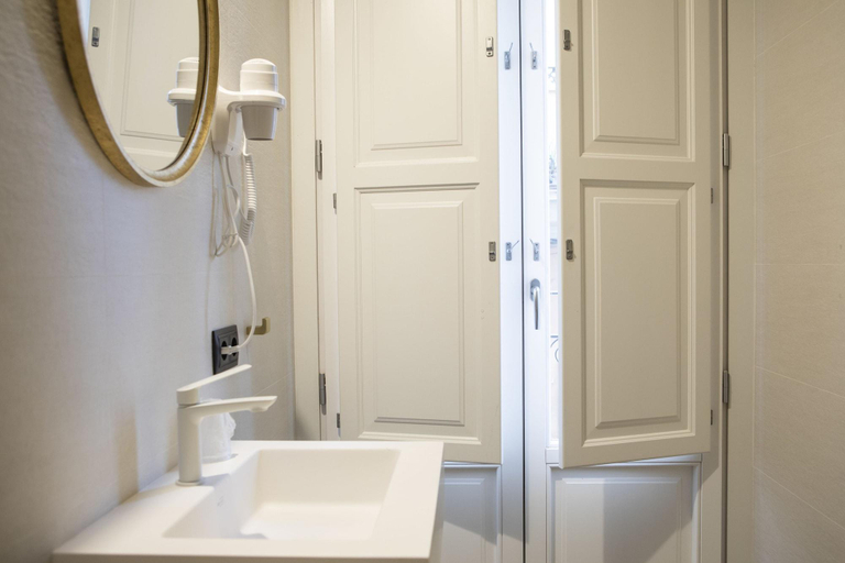 Bathroom, Comedias Rooms Hotel, Valencia