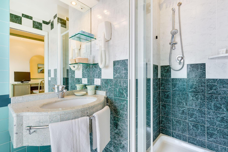 Bathroom 5, Hotel Montecarlo, Venezia