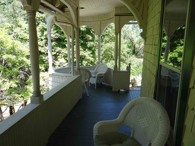 Food & Drinks 5, Engadine Inn & Cabins, Buncombe