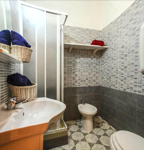Bathroom, Aurora, Cagliari