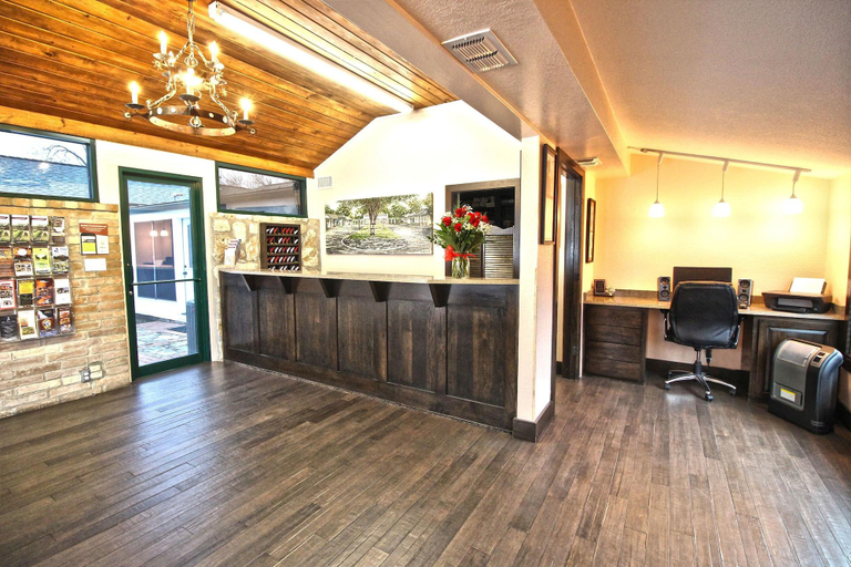 Public Area, Peach Tree Inn & Suites, Gillespie