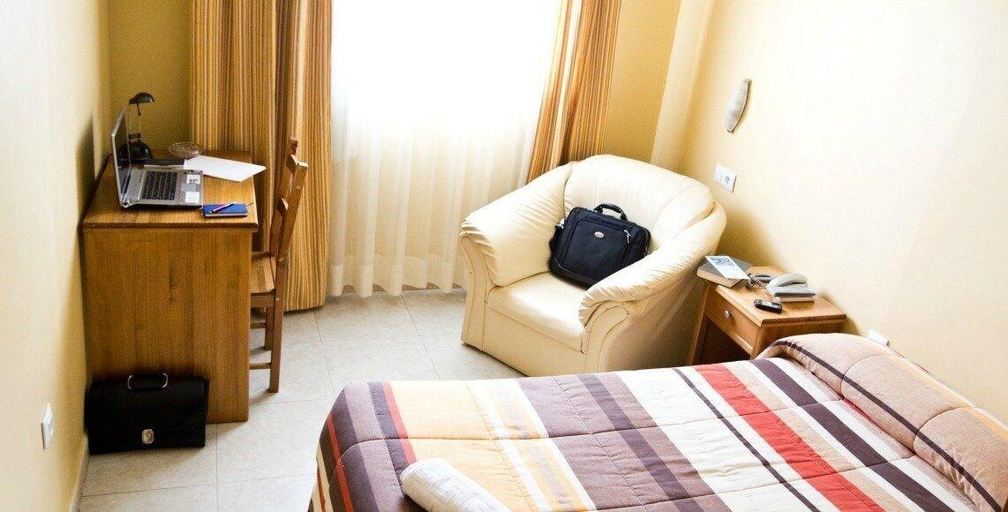 Bedroom 4, Hotel María Luisa, Cádiz