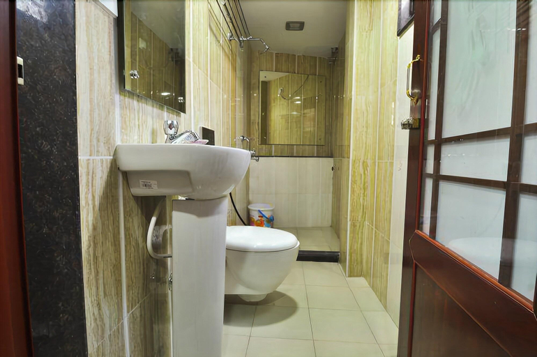 Bathroom 5, Hotel Diamond Suites, Kolkata