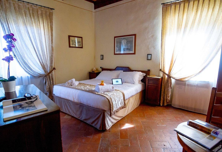 Bedroom 5, Palazzo Mari, Siena