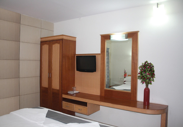 Bathroom 4, White Parrot, Mysore