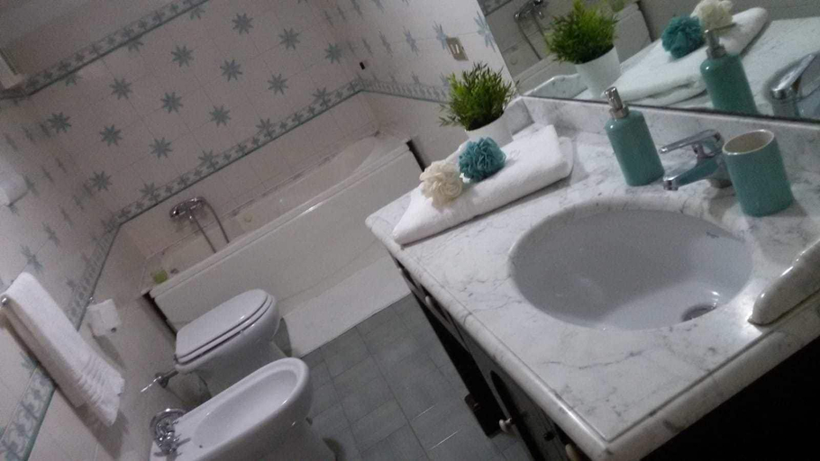 Bathroom 4, Il Sorriso, Salerno