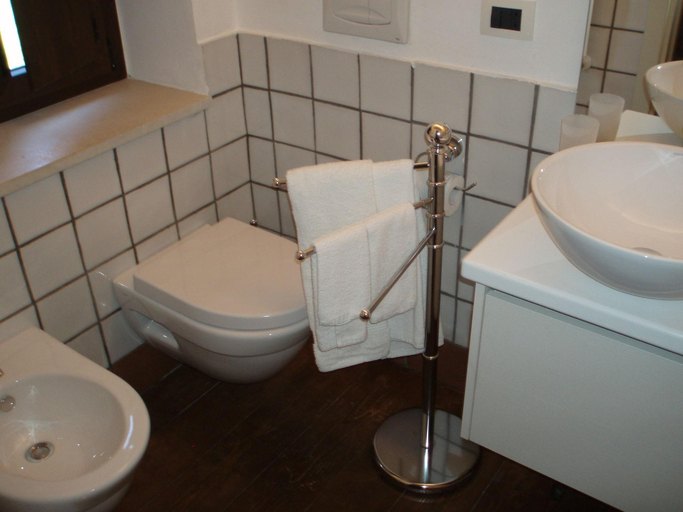 Bathroom 4, Il Giardino di Sicilia, Syracuse