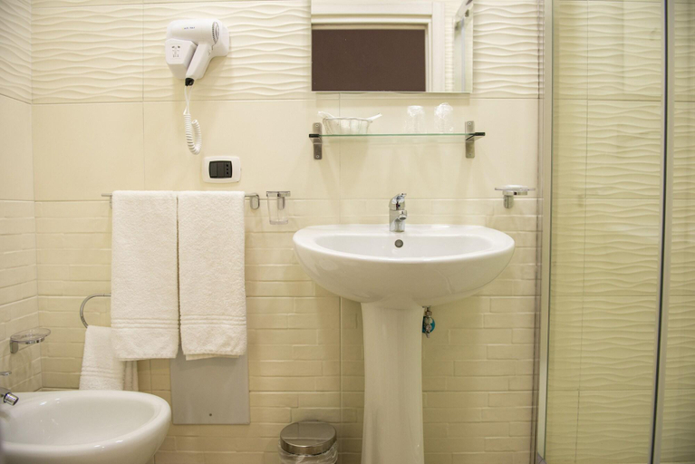 Bathroom 3, Smeraldo Suite, Napoli
