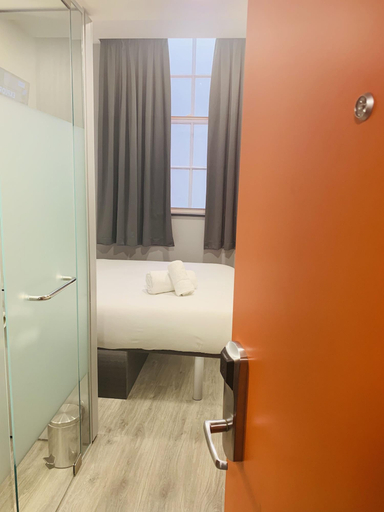 Bathroom 4, easyHotel Ipswich, Suffolk